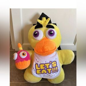 Five Nights at Freddy's Chica with cupcake Plush Backpack 15" Read